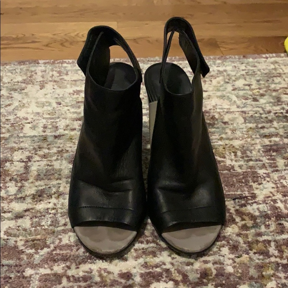 📣*FLASH SALE*📣 Vince block heeled ‘shoetie’